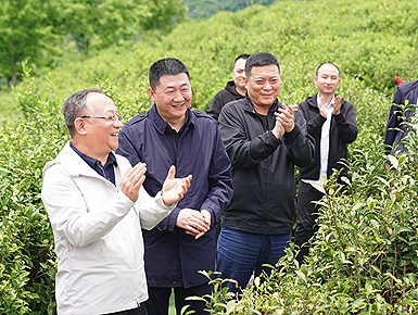 财信小贷公司“重走总书记视察之路”