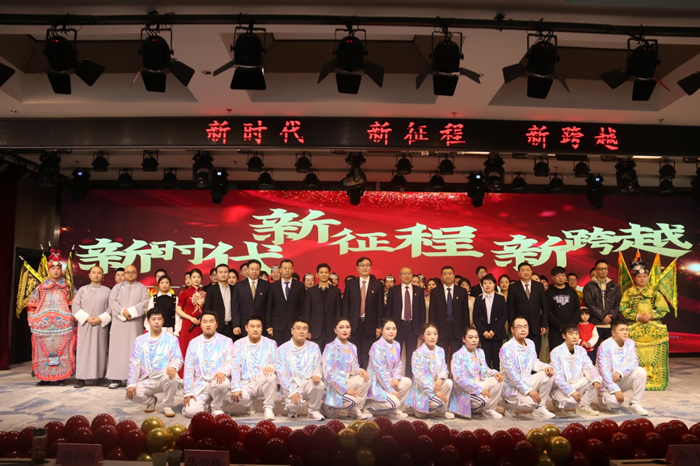 市发投集团举办庆祝“三八”国际妇女节文艺汇演