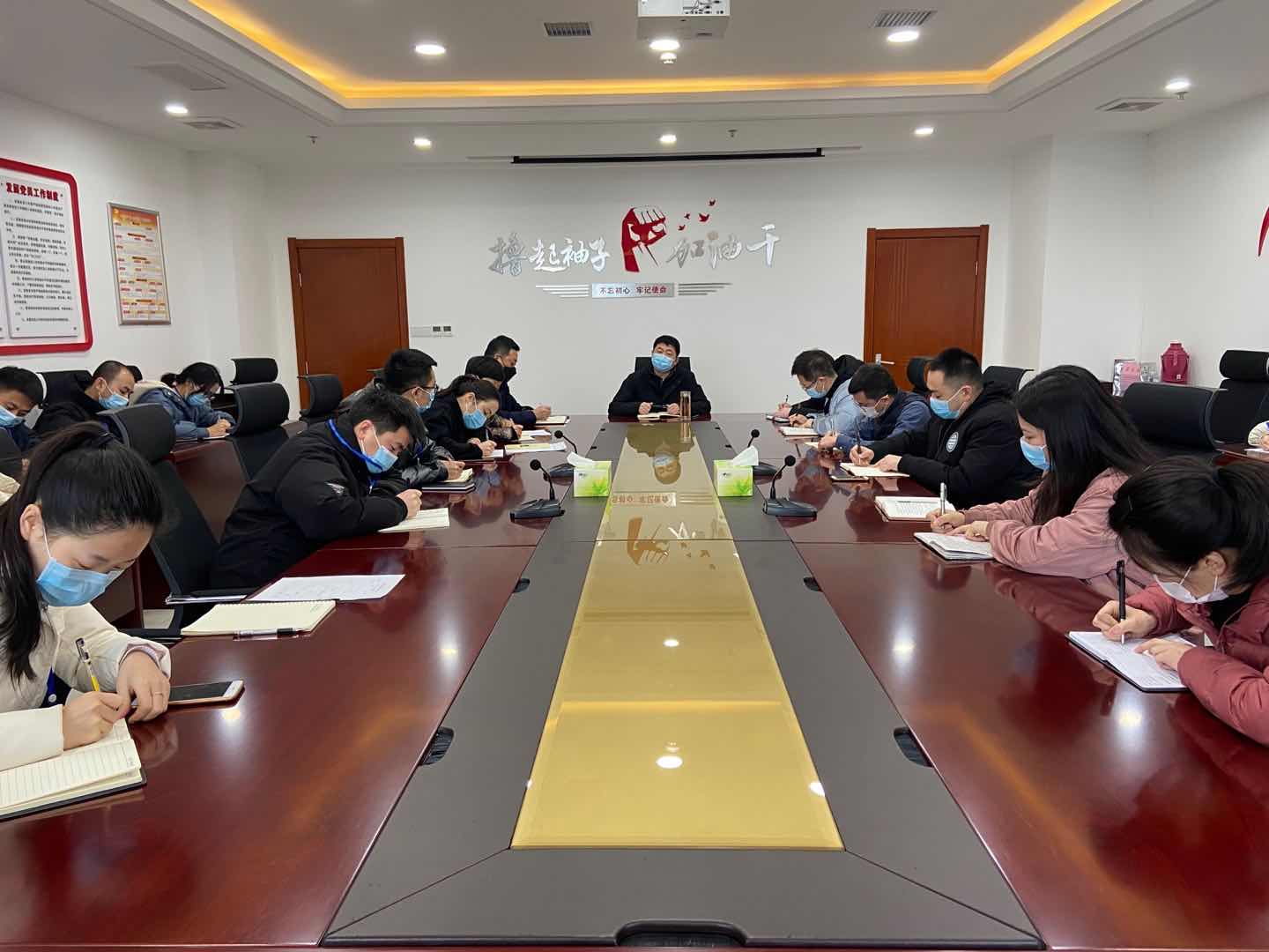 市财信小贷公司召开集体学习会议