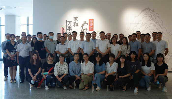 市发投集团开展“传承优秀家风 弘扬优良作风”主题党日活动