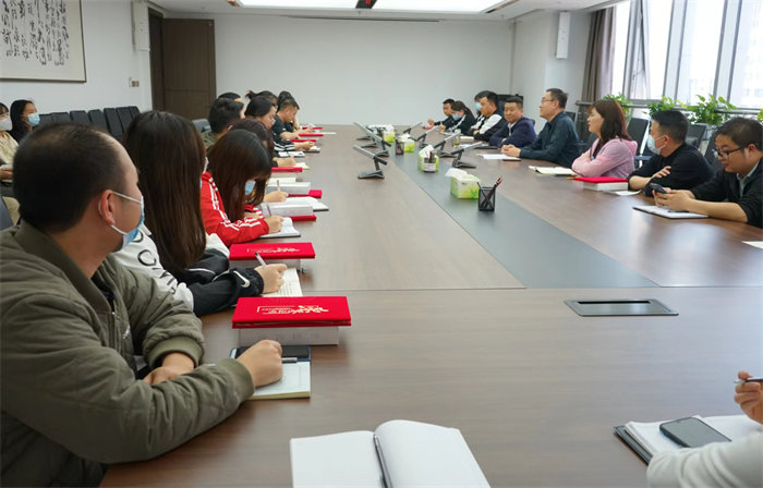 市发投集团召开庆祝“五一”国际劳动节暨建团100周年座谈会
